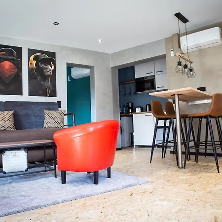 East Box 40a - In Modern Art Daire