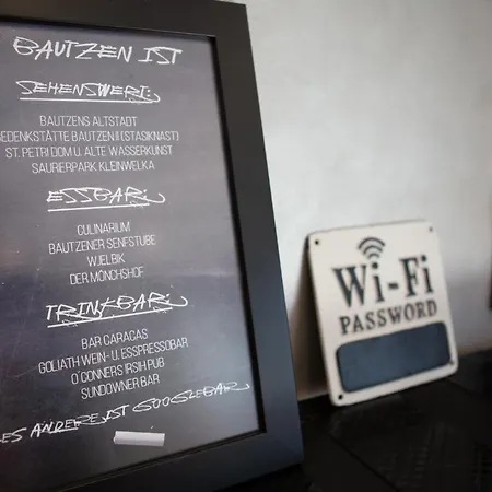 East Box 40a - In Modern Art Daire