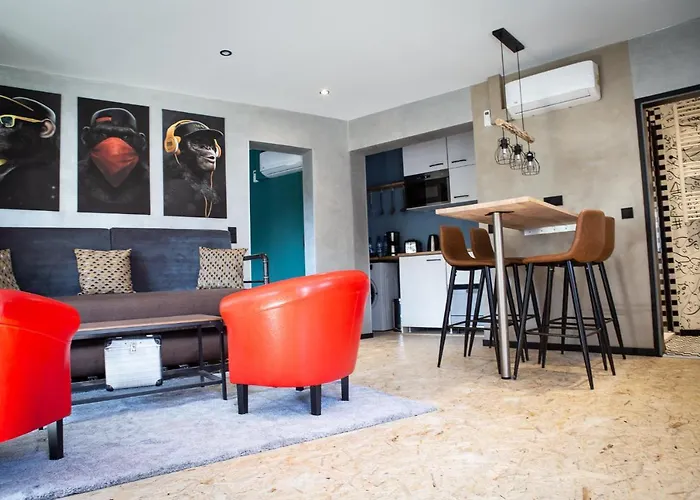 East Box 40a - In Modern Art Apartment